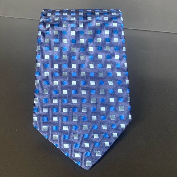 Royal Classic Tom James Silk Jacquard Geometrical Tie Blue Silver - Picture 1 of 5